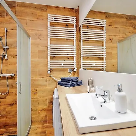 Polanki Park Nemo アパート *